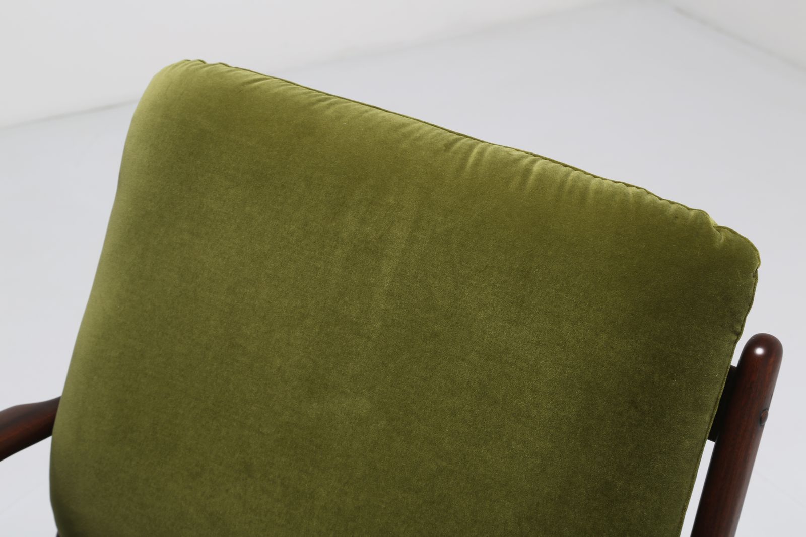 Pair Of Ole Wanscher Pj112 Easy Chairs In Mahogany And Green Cotton Velvet For Poul Jeppesen, 1950s. photo buy