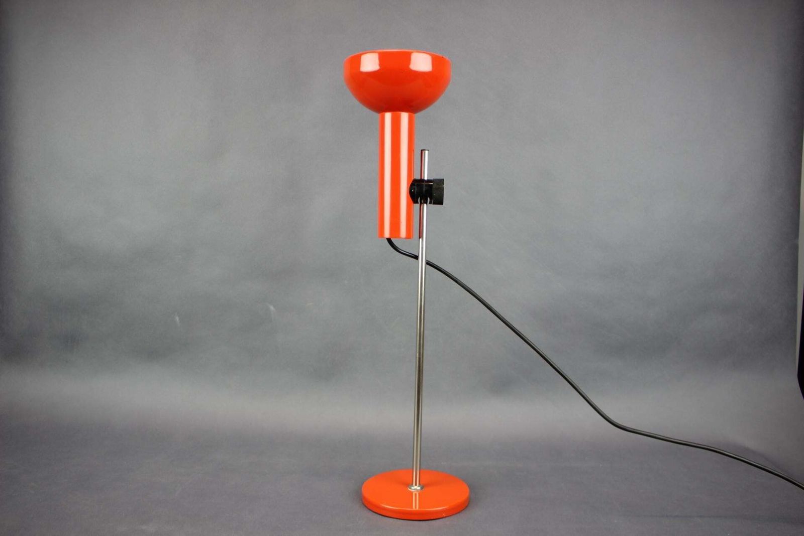 Duitse verstelbare bureaulamp uit de jaren 1970, Bauhaus-stijl, oranje photo for sale