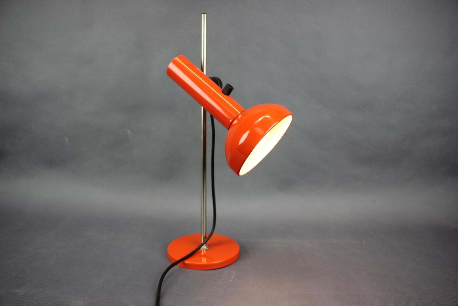 289.0 Duitse verstelbare bureaulamp uit de jaren 1970, Bauhaus-stijl, oranje photo