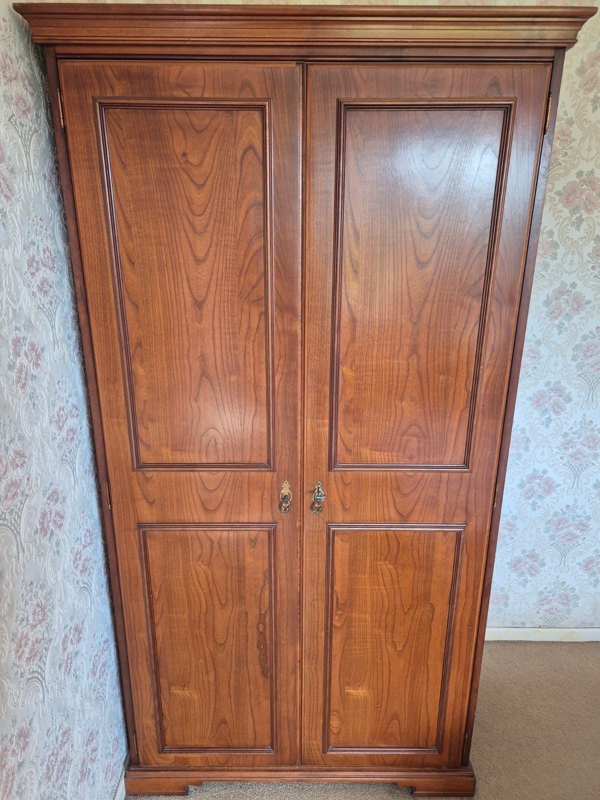 Younger Cherry Wood Bedroom Furniture Set photo furniture