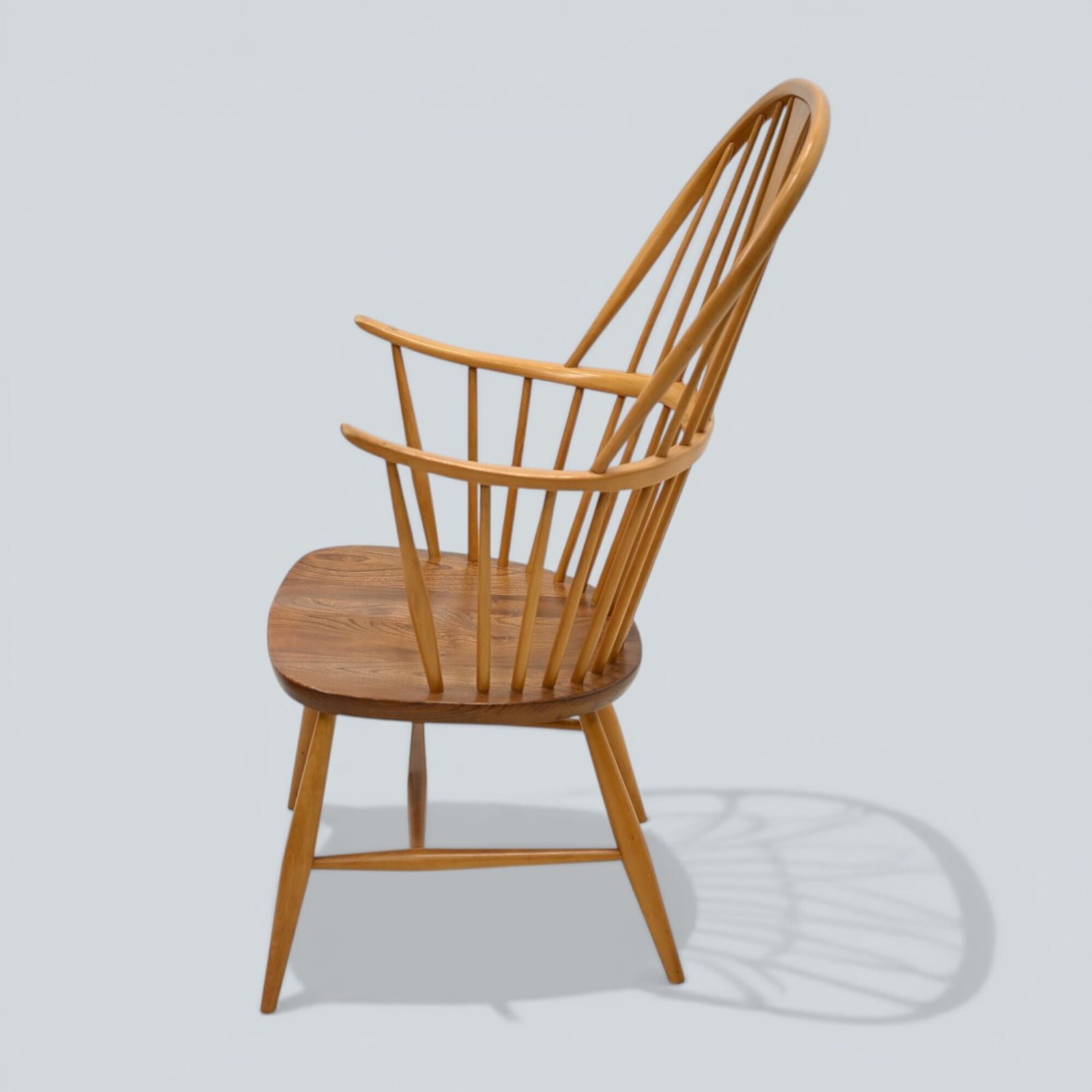 photo vintage Ercol Chairmakers Chair Windsor Bow Back Light Finish Model 472 Free Uk Delivery