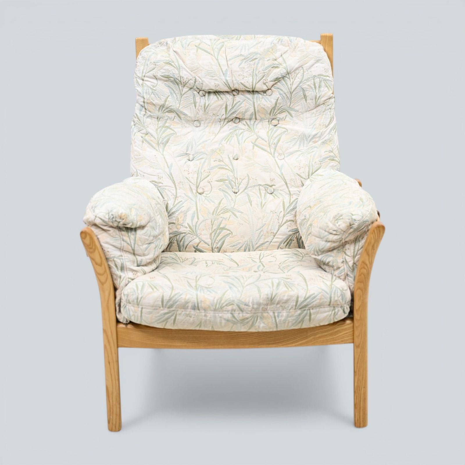 Ercol Saville Easy Chair Armchair Light Finish Ercol's Upholstery Free Delivery photo furniture