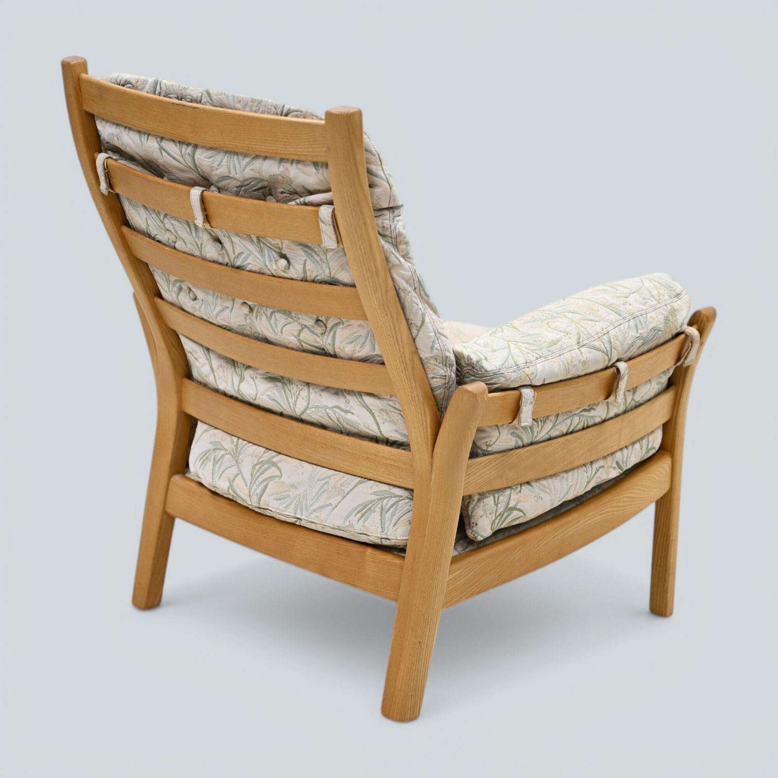 Ercol Saville Easy Chair Armchair Light Finish Ercol's Upholstery Free Delivery photo vinterior