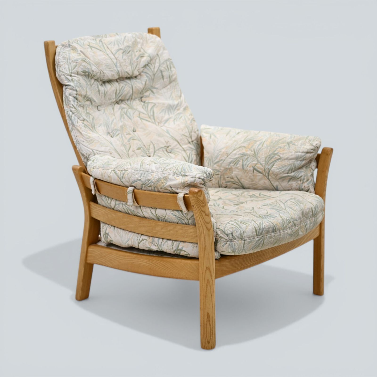 Ercol Saville Easy Chair Armchair Light Finish Ercol's Upholstery Free Delivery photo vintage