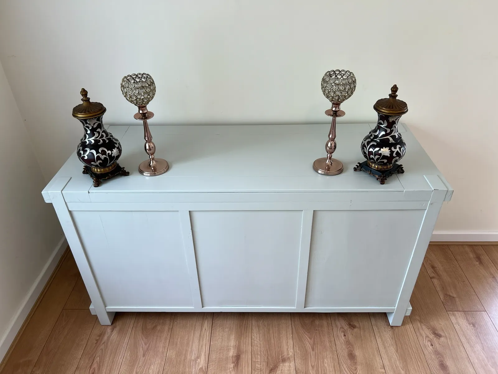 photo vintage Premium Solid Wood Light Grey Large Sideboard Modern Furniture Rrp  £650!