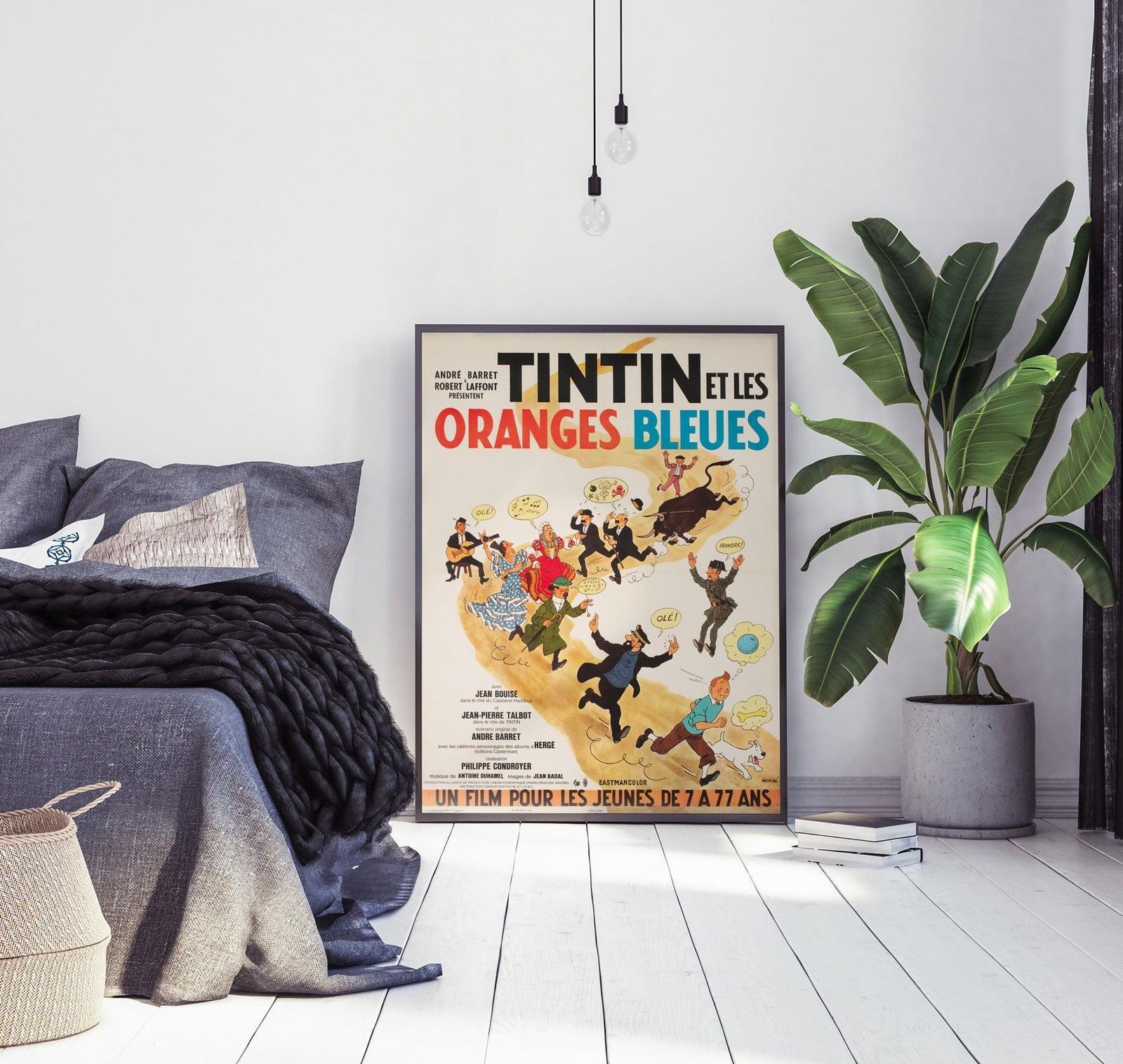 Affiche française Moyenne pour Tintin et les Oranges Bleues, 1964, Hergé photo furniture