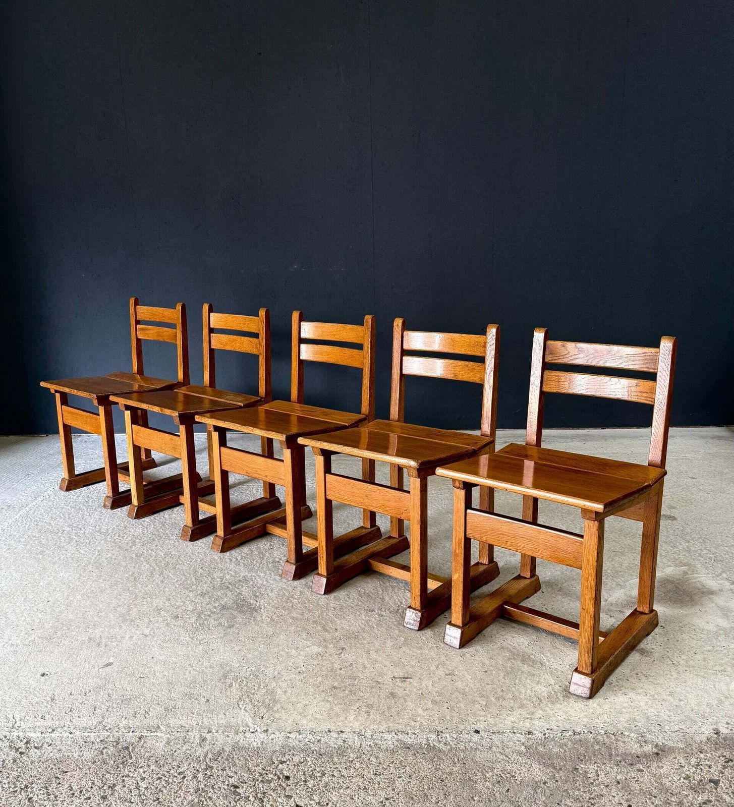 Mid Century Handgemaakte Design Eiken Eetkamerstoelen, Jaren 1950, België photo for sale