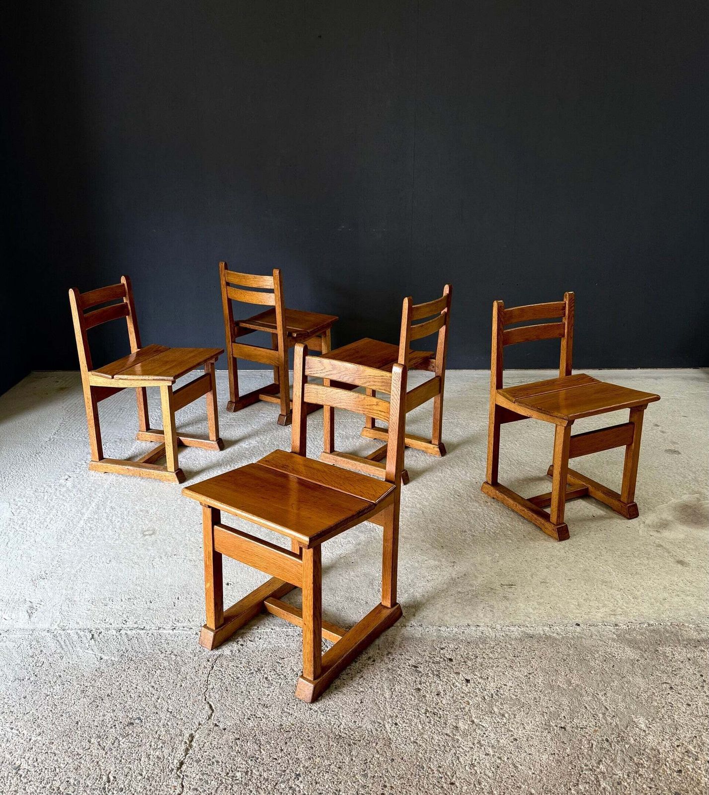 Mid-Century Handgemaakte Design Eiken Eetkamerstoelen, jaren 1950, België photo Meubels
