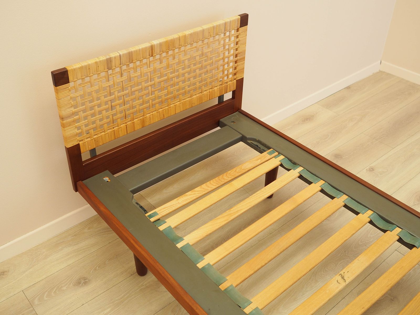 Teak Bed, Danish Design, 1960s, Designer: Hans J. Wegner, Manufacturer: Getama photo vinterior
