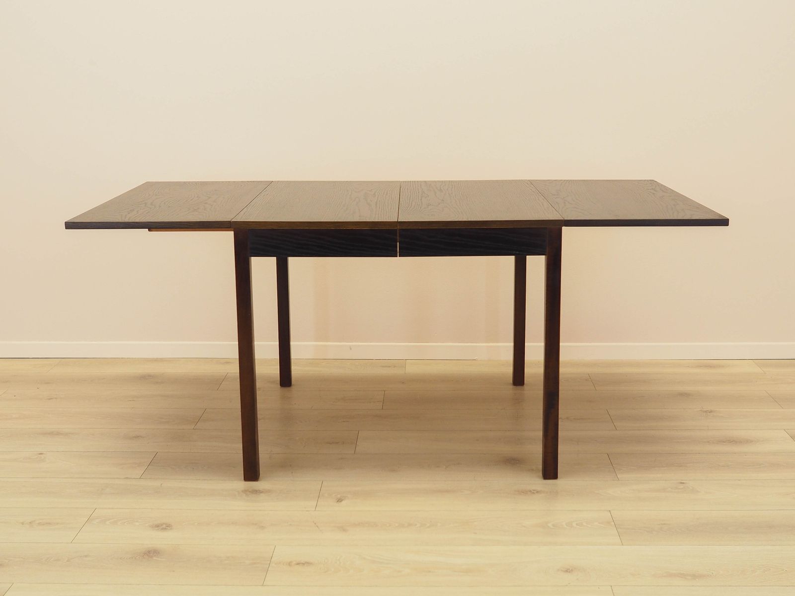 photo vinterior Eiken tafel, Deens design, jaren 1970, gemaakt in Denemarken