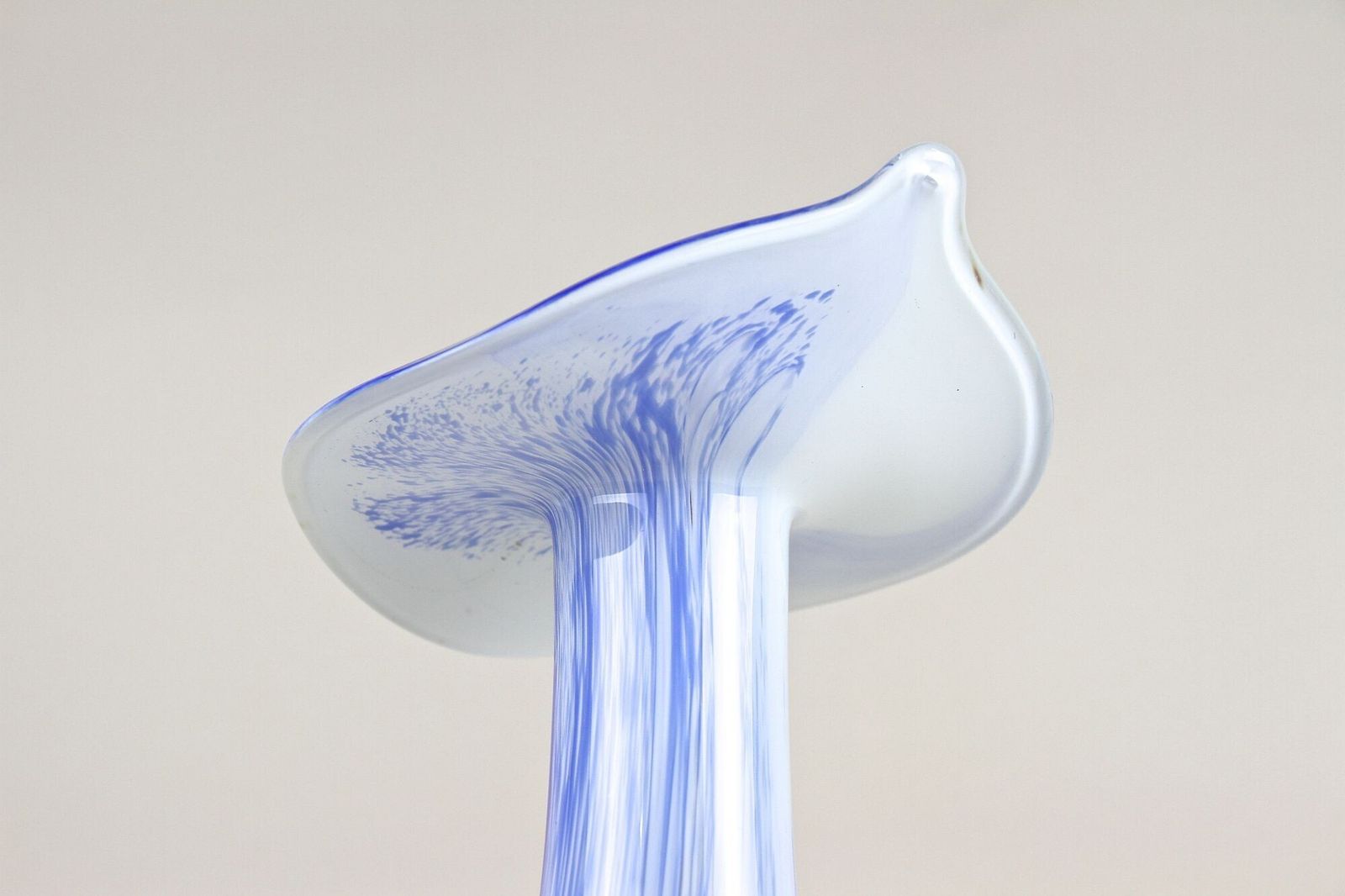 photo furniture 20th Century Murano Glass Vase "Jack In The Pulpit", Italy Circa 1970