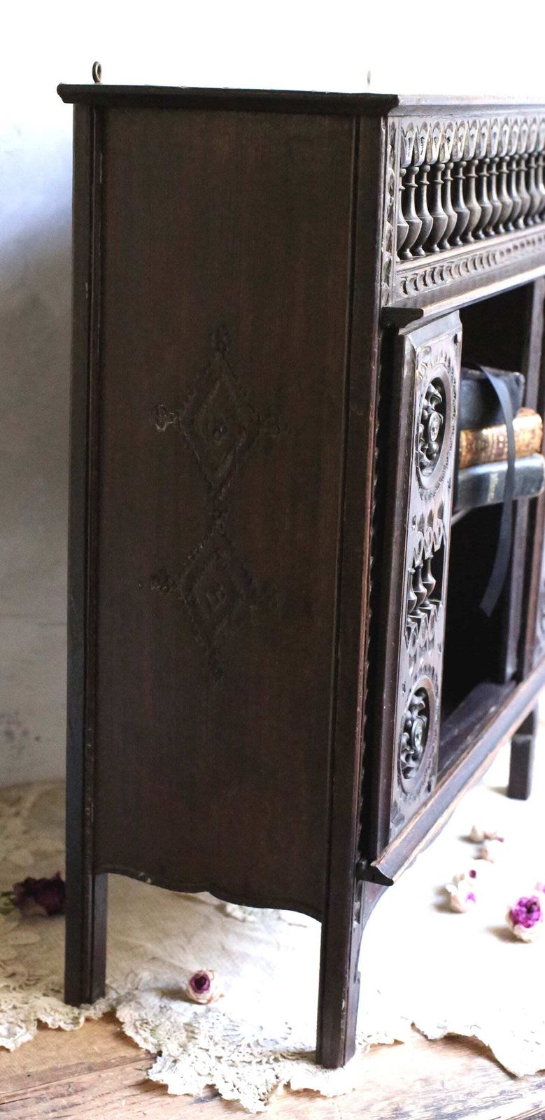 photo furniture Antique French Panetiere Breton Carved Wooden Bread Storage Box Cheese Safe Pie Keeper Storage Cabinet Larder
