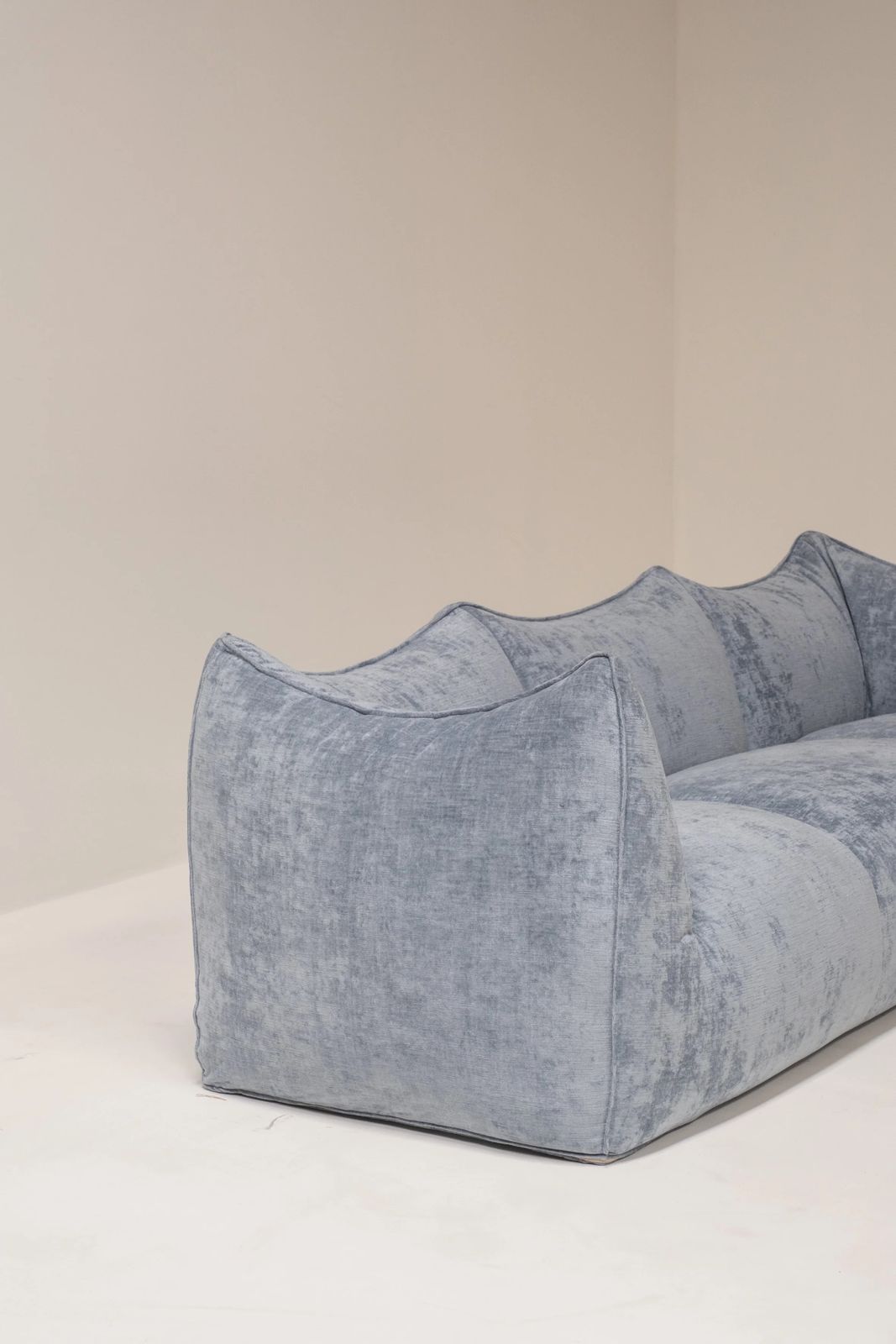“Le Bambole” Sofa By Mario Bellini For B&B Italia, Velvet Upholstery, Italy, 1970s photo vinterior