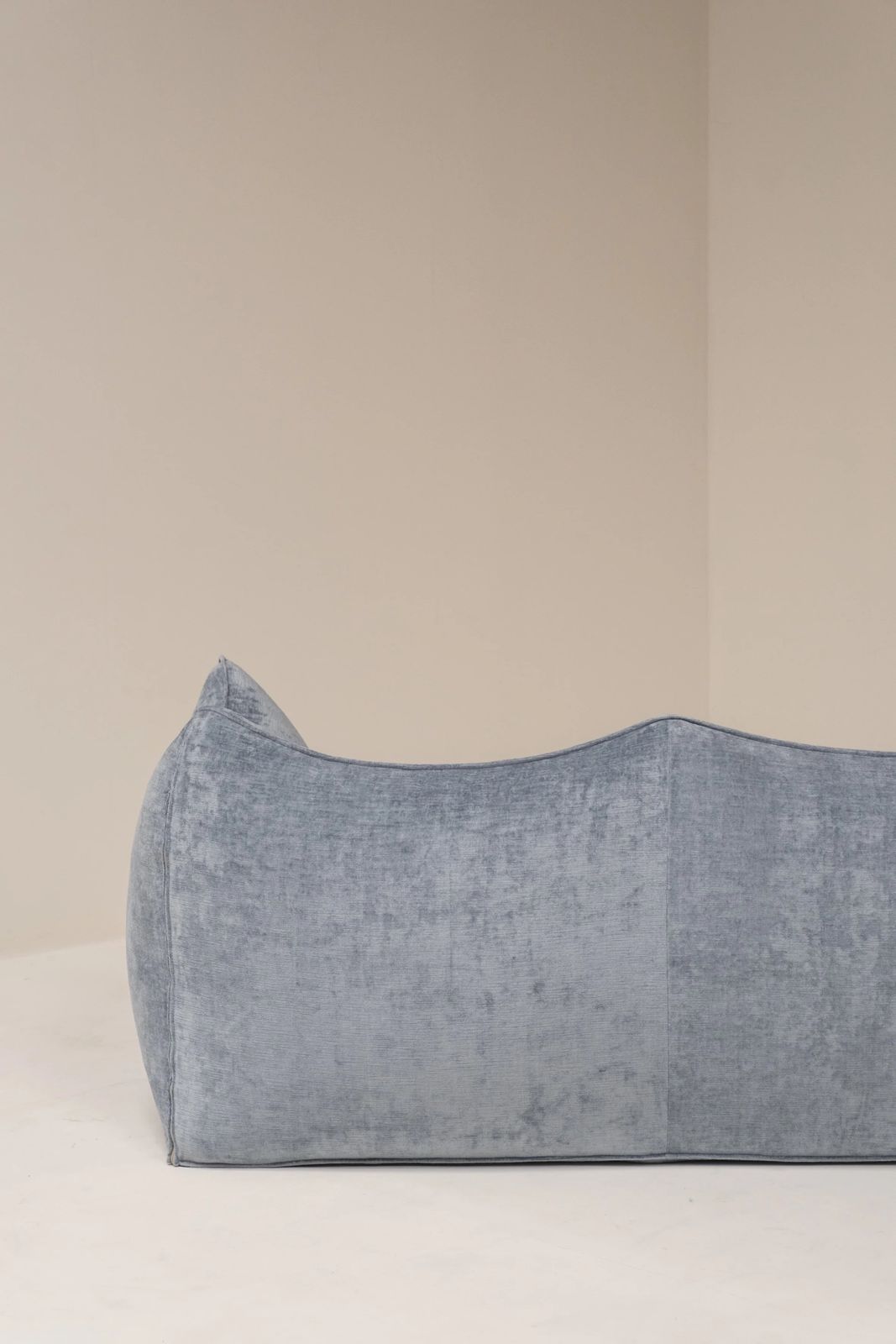 photo vinterior “Le Bambole” Sofa By Mario Bellini For B&B Italia, Velvet Upholstery, Italy, 1970s
