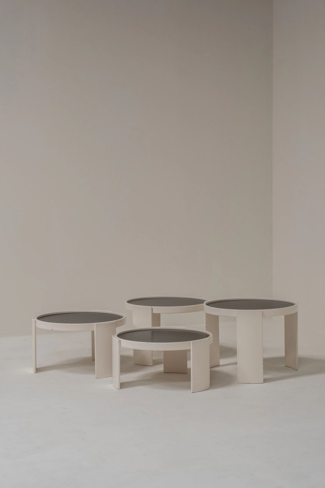 Set Of 4 'Model 780' White Wood Stacking Tables By Gianfranco Frattini For Cassina, Italy 1970s