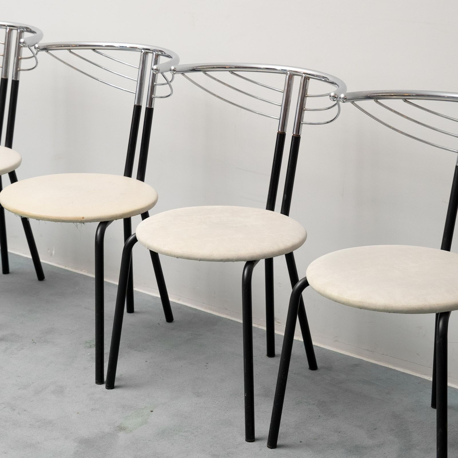 Set Of 6 Vintage Chairs In Chromed Metal And White Fabric, 1980s Modern Antiques photo furniture