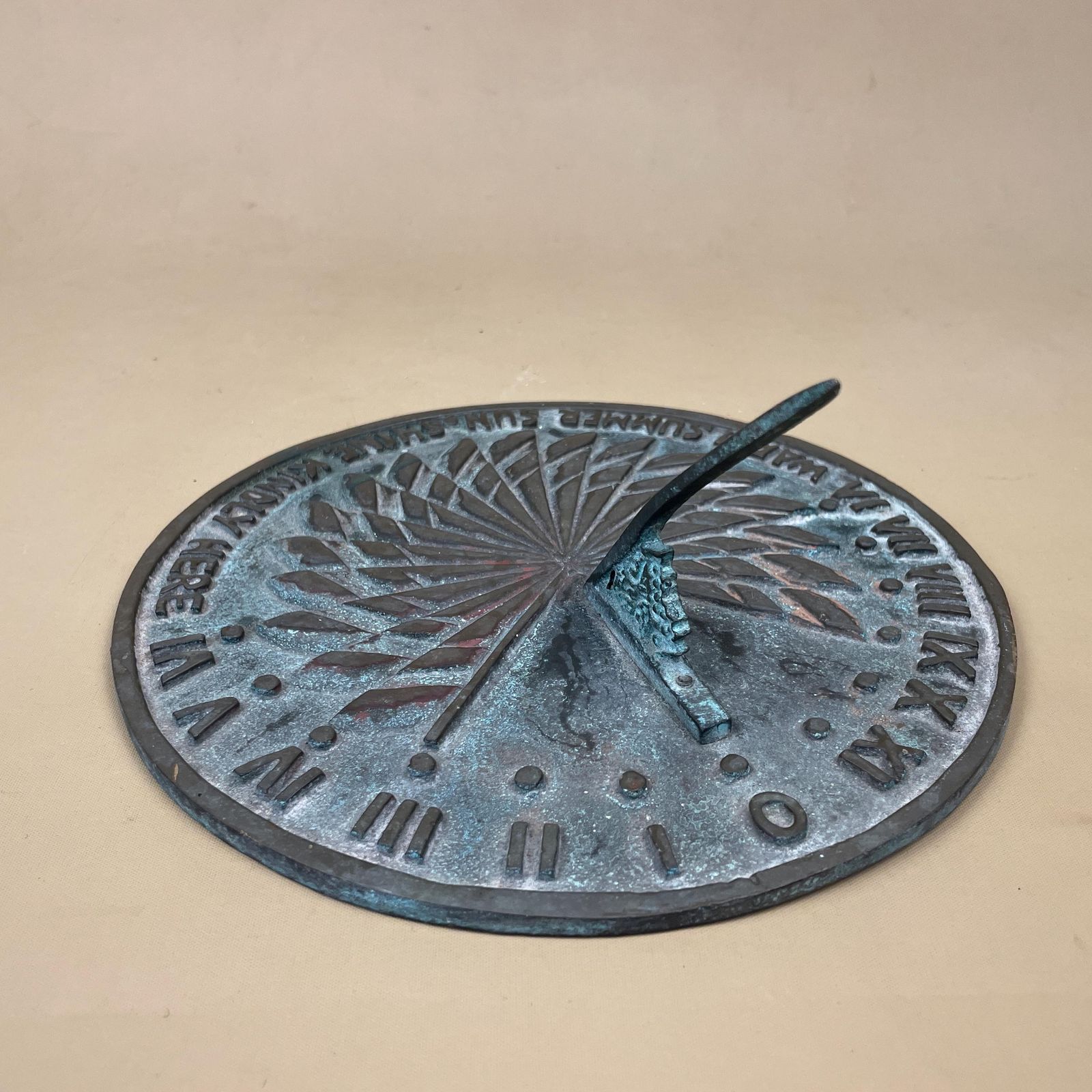 Antique Brass Gold Sun Dial Garden Metal Heavy Vintage Garden Decor Round Circular 21.7cm Weather Sundial Engraved Outdoor photo 85.0