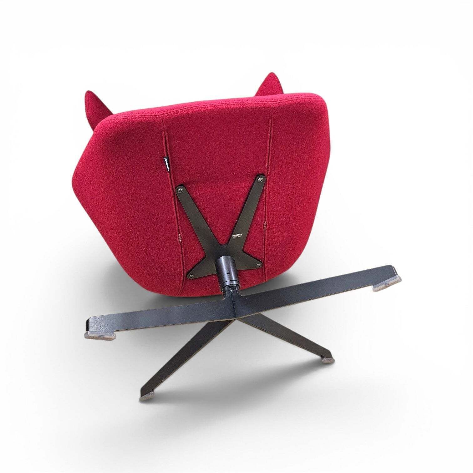 photo vinterior Alfredo Häberli / Armchair “Take A Line For A Walk” / Moroso / Italy / Design 2003 / Red Wool