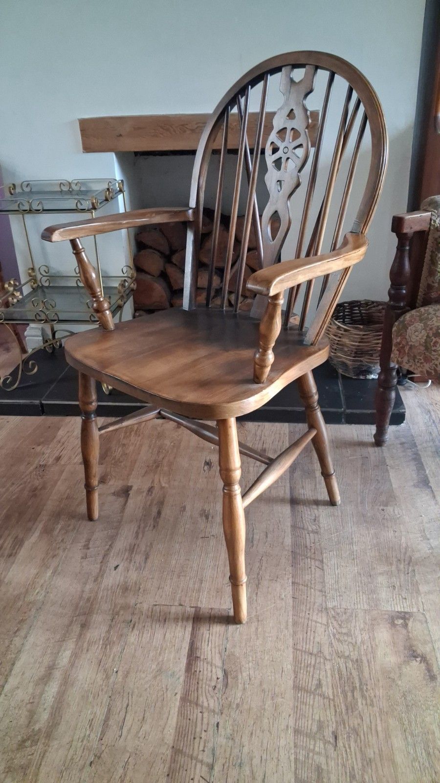 Delightful Solid Elm Wheelback Windsor Armchair /Landing/Bedroom/Hall Chair photo 120.0