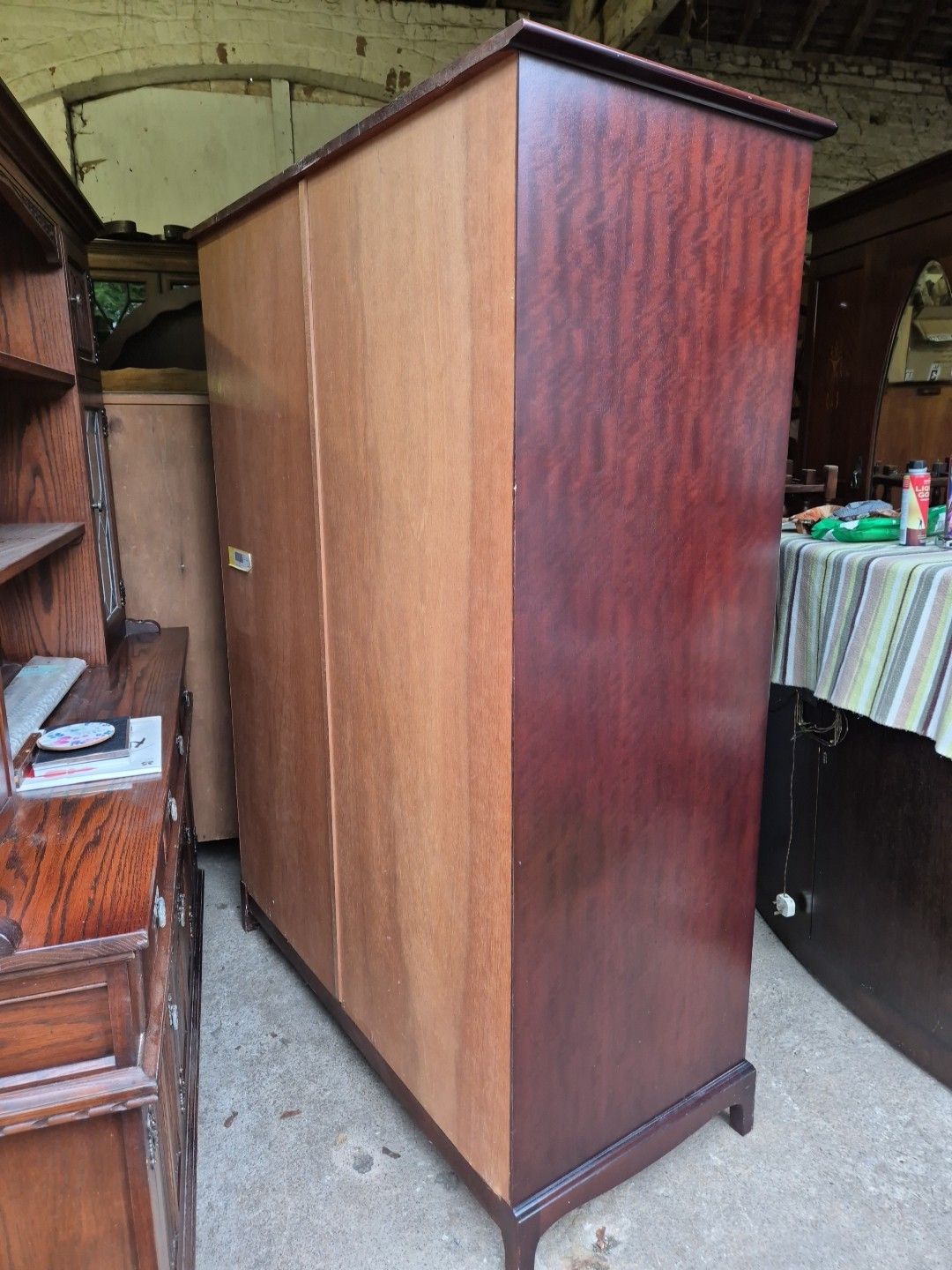 photo vintage Vintage Large Stag Minstrel Mahogany Double Door Wardrobe