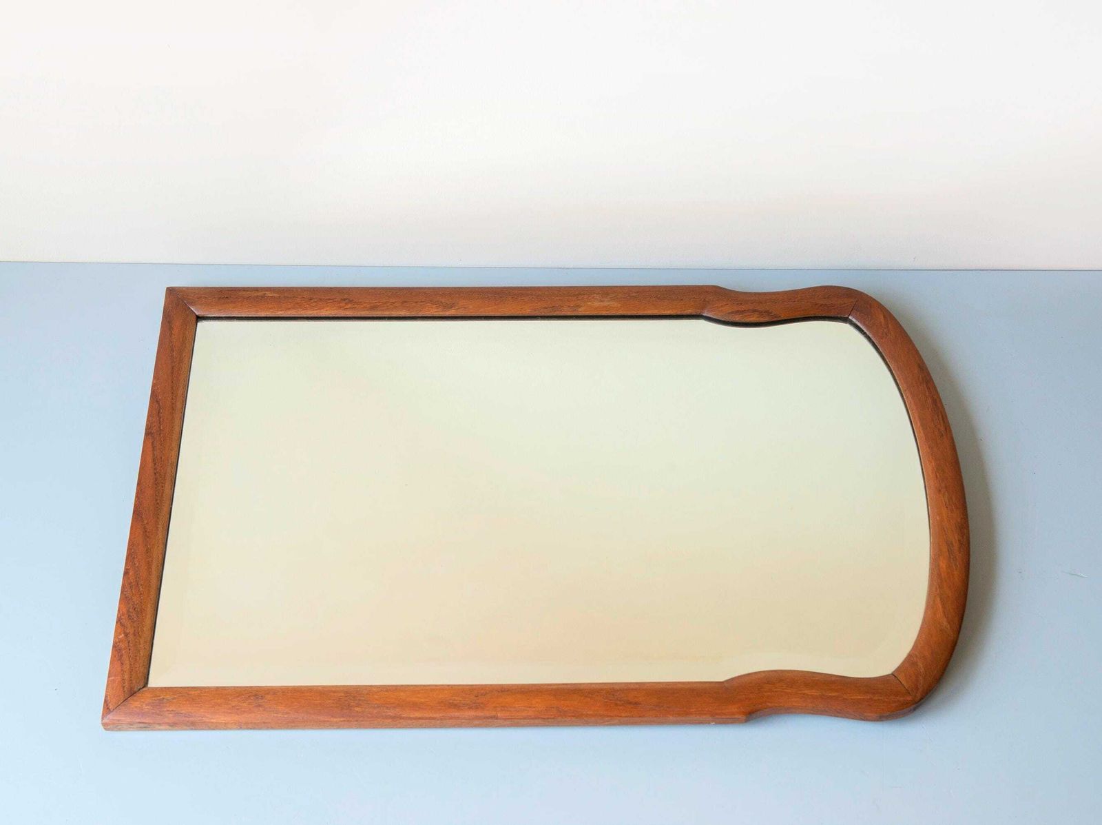 Antieke Nederlandse Wandspiegel | Gekartelde Eikenhouten Lijst | Geslepen Glas | Boogvormige Spiegel | Ca. 1900 photo vintage