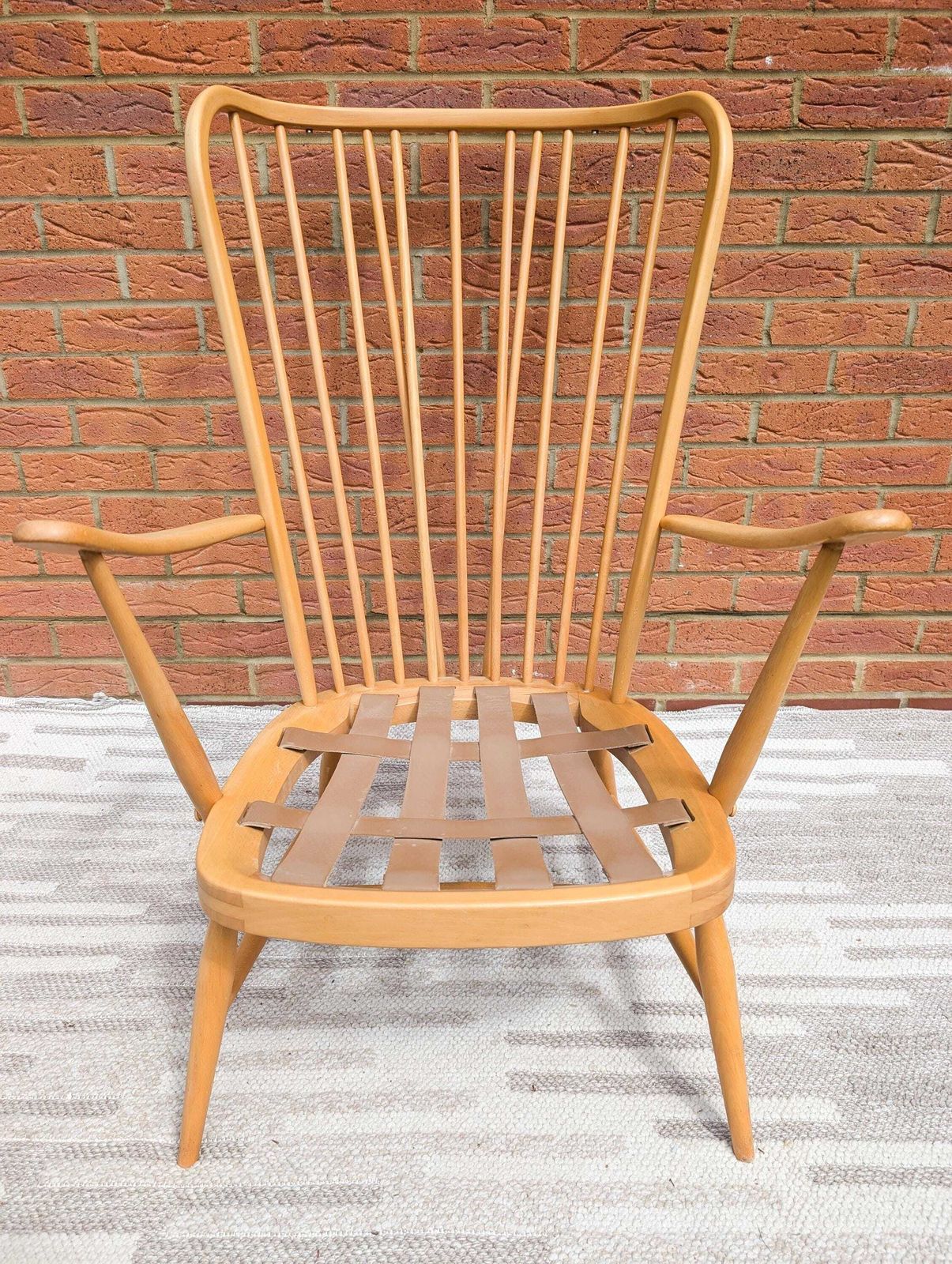 photo vintage Classic 1960s Beech And Elm Blond Ercol 'Evergreen' High Back Armchair Lounge Chair With Cushions. Vintage Ercol Mid Century Furniture.