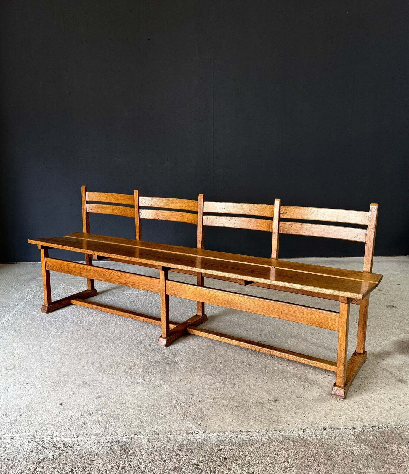 Mid Century Handcrafted Design Eikenhouten Bank Met 4 Zitplaatsen, Jaren 1950, België