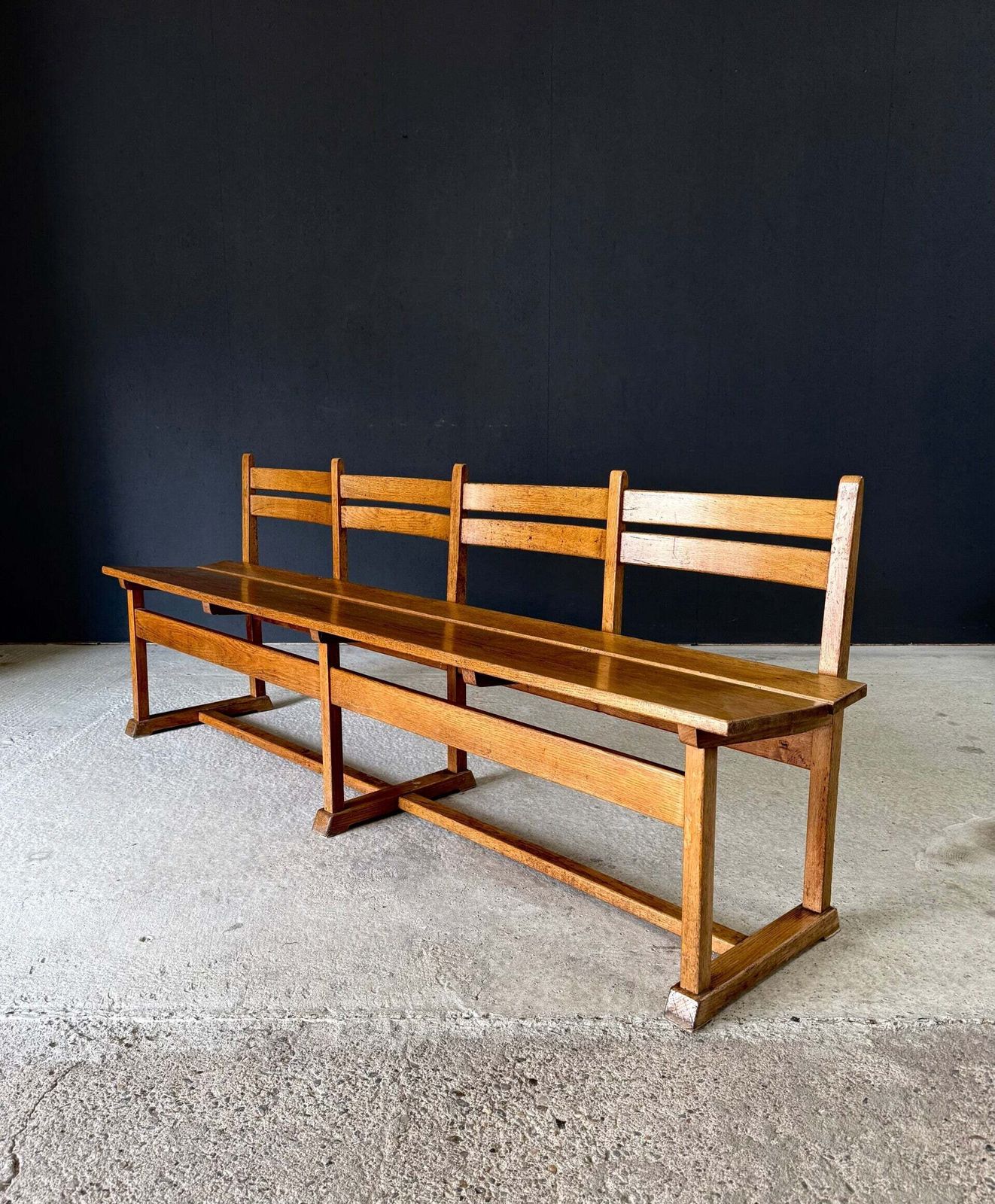 Mid-Century Handcrafted Design Eikenhouten Bank met 4 Zitplaatsen, jaren 1950, België photo for sale