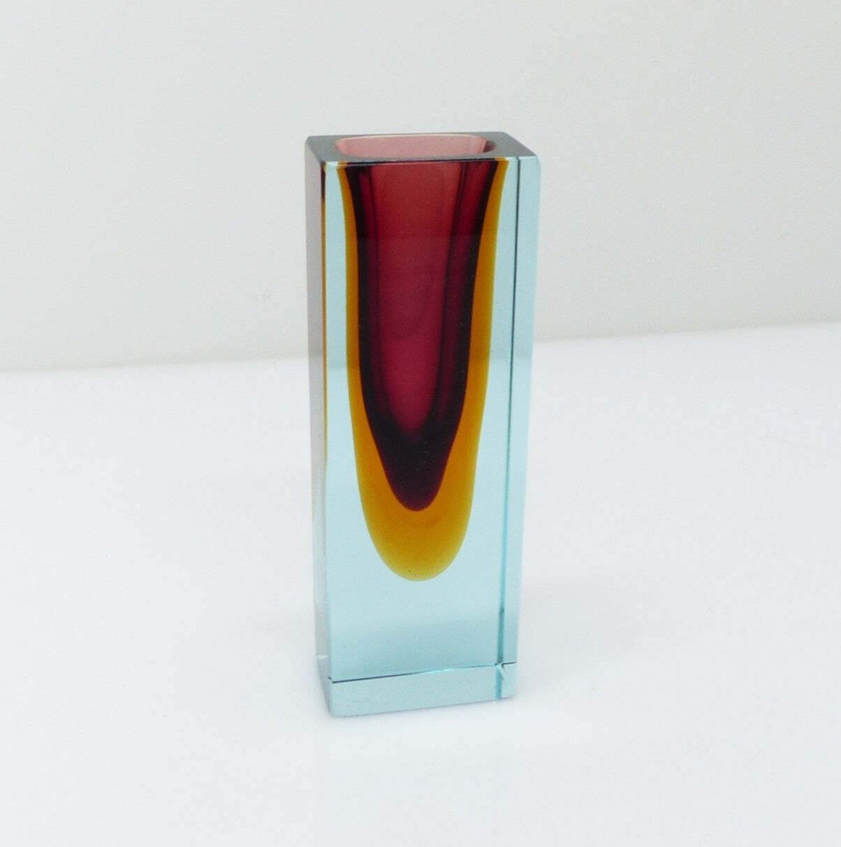Seguso Vetri D'arte Sommerso Vase, Murano, Circa 1960