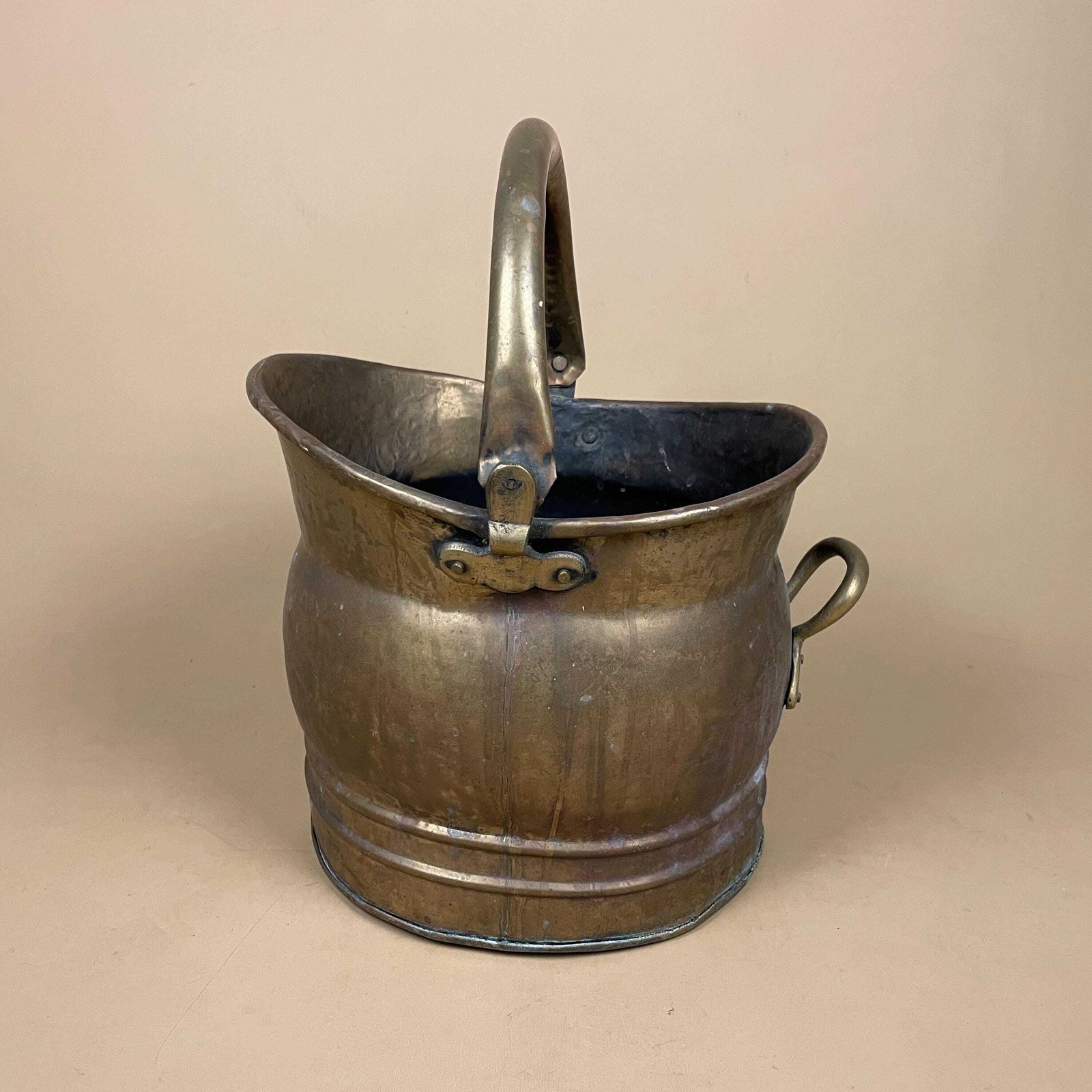 Antique Metal Gold Brass Coal Bucket Handle Fireside Fire Side Scuttle Log Helmet Farmhouse Cottage Vintage Fireplace Logs Small