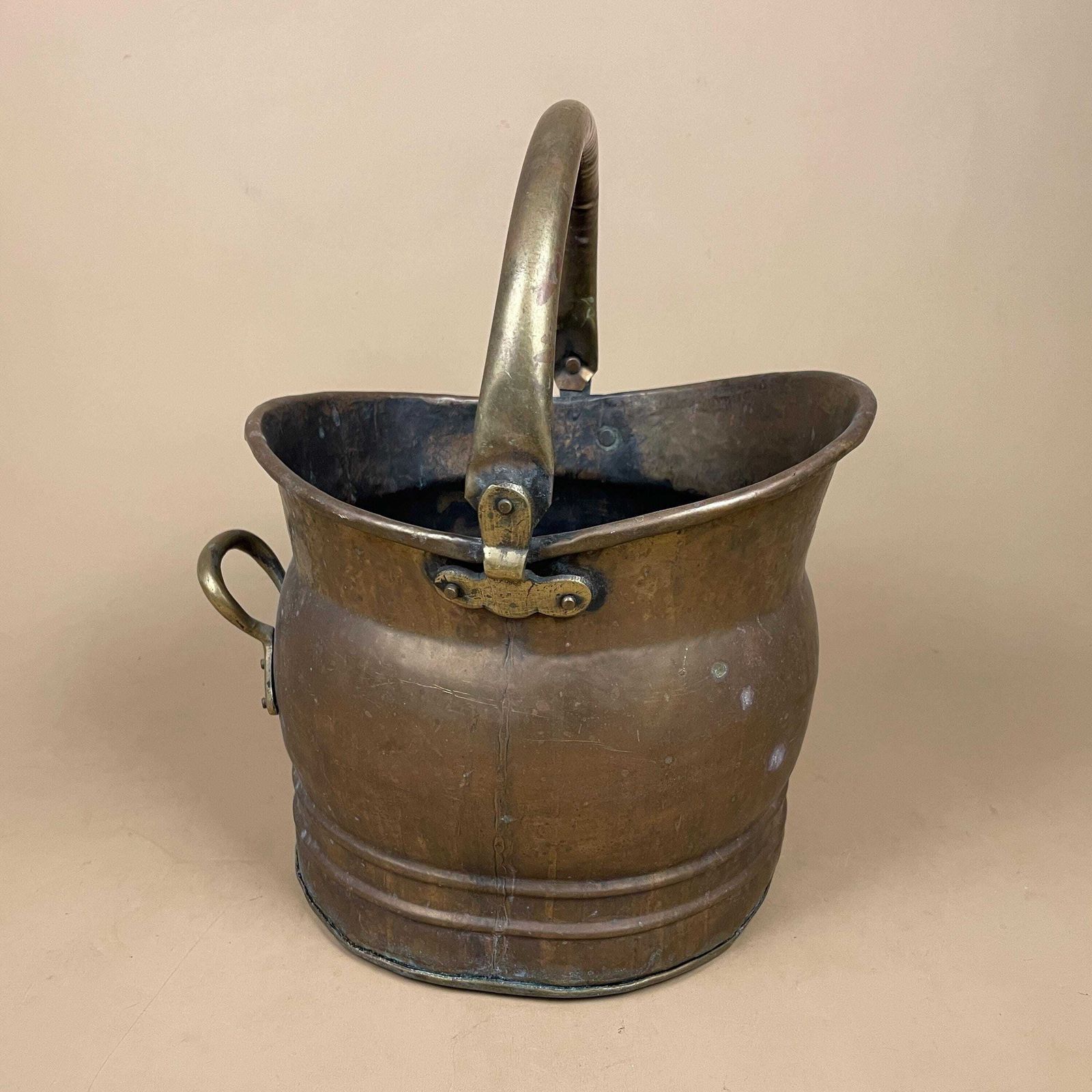 Antique Metal Gold Brass Coal Bucket Handle Fireside Fire Side Scuttle Log Helmet Farmhouse Cottage Vintage Fireplace Logs Small photo vinterior