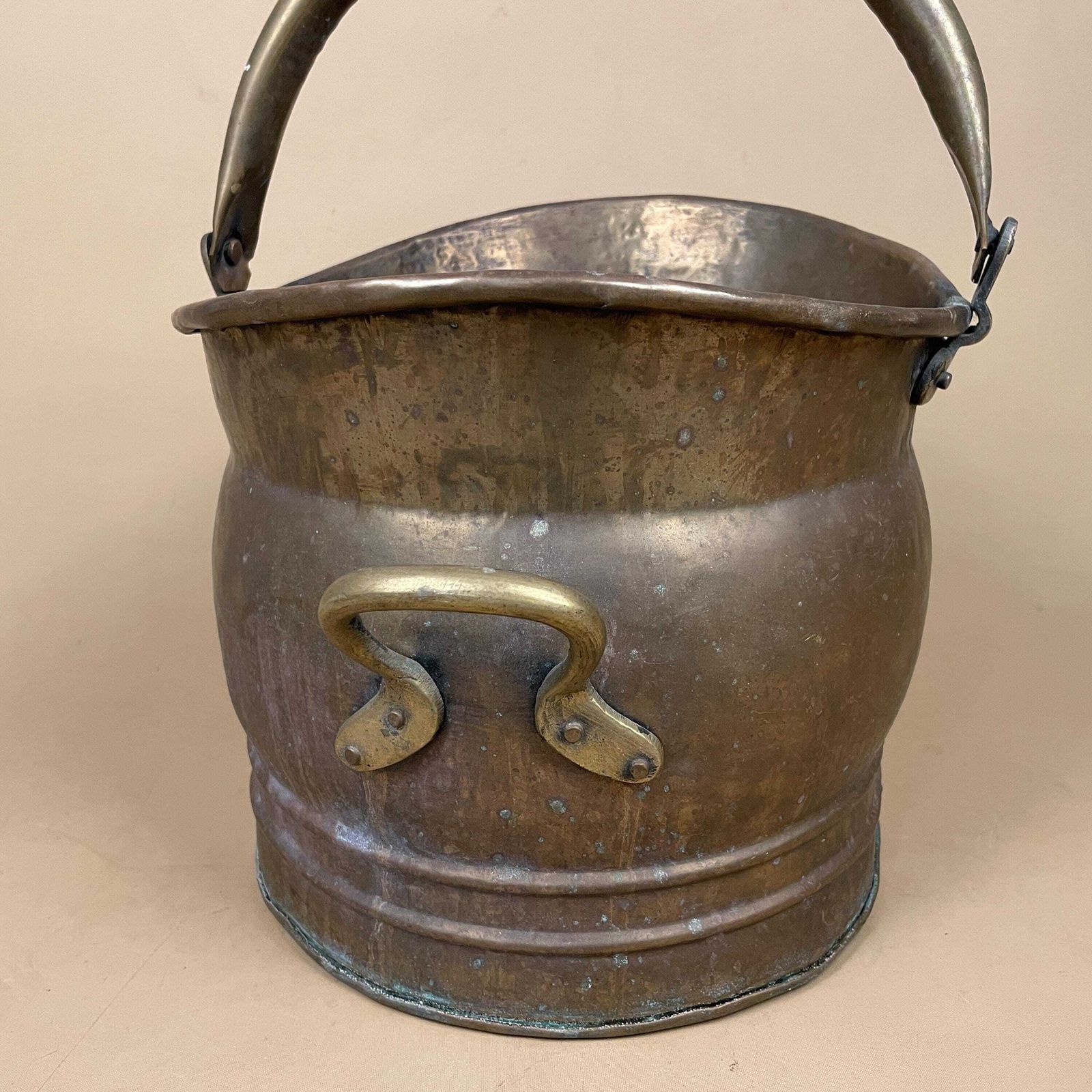 photo furniture Antique Metal Gold Brass Coal Bucket Handle Fireside Fire Side Scuttle Log Helmet Farmhouse Cottage Vintage Fireplace Logs Small