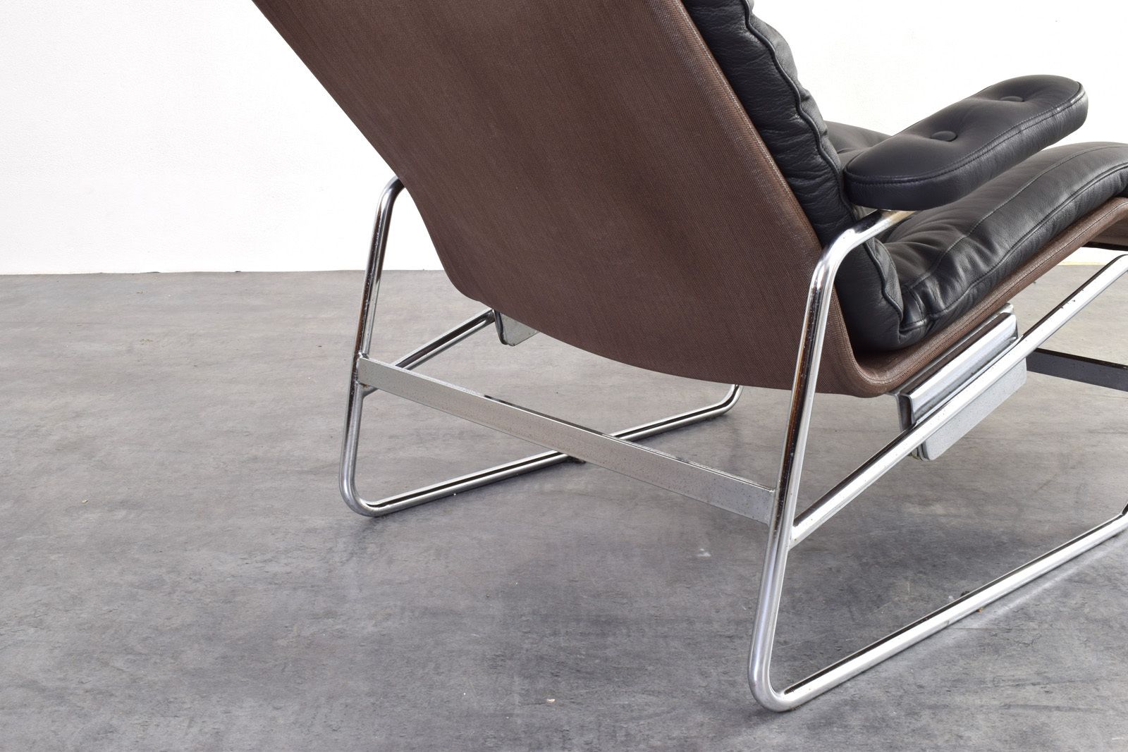 4650.0 Bauhaus Leather And Chrome Model Fenix Chaise Lounge By Sam Larsson For Dux photo