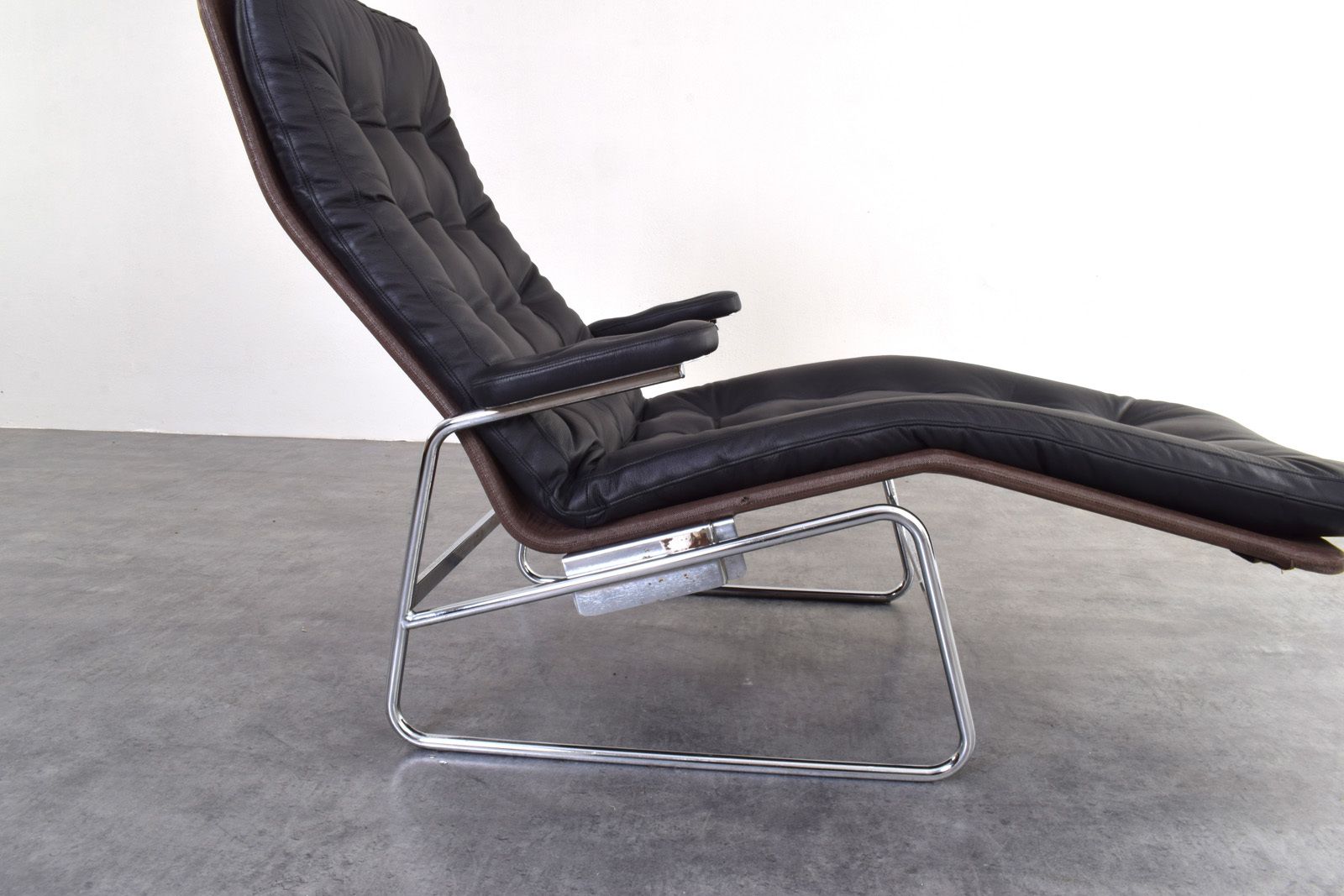 photo for sale Bauhaus Leather And Chrome Model Fenix Chaise Longue By Sam Larsson For Dux