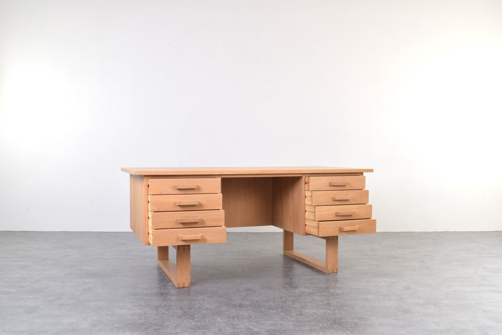 Mid Century Oak Freestanding Desk By Torben Valeur & Henning Jensen For Dyrlund, 1960s. photo Furniture