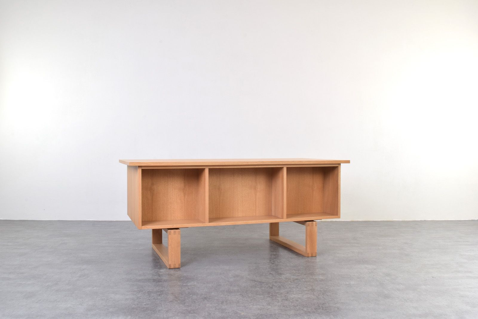 Mid Century Oak Freestanding Desk By Torben Valeur & Henning Jensen For Dyrlund, 1960s. photo 2699.0