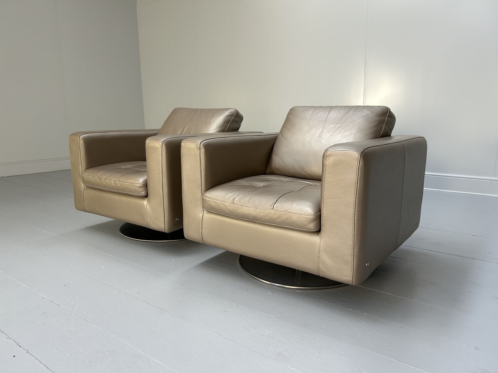 Natuzzi Swivel Armchairs In Bronze Leather photo furniture