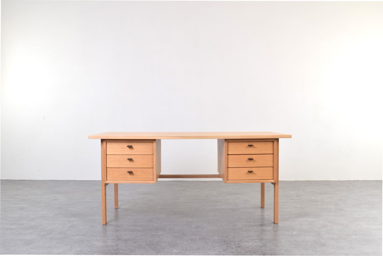 Mid Century Oak Desk By Svend åge Madsen For Sigurd Hansen