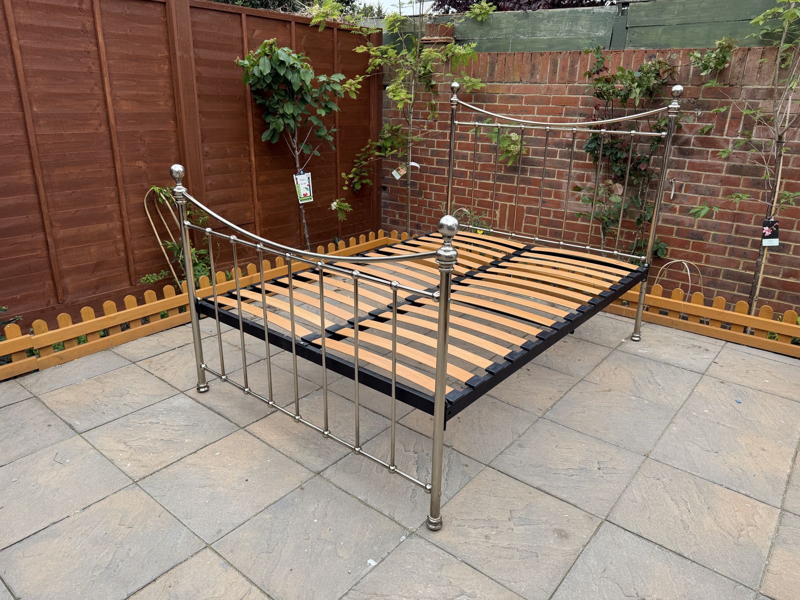 photo furniture Elegant & Premium Quality “The Original Bed Co” Kendal Nickel Double Size Frame   Good Condition, Rrp £1,500