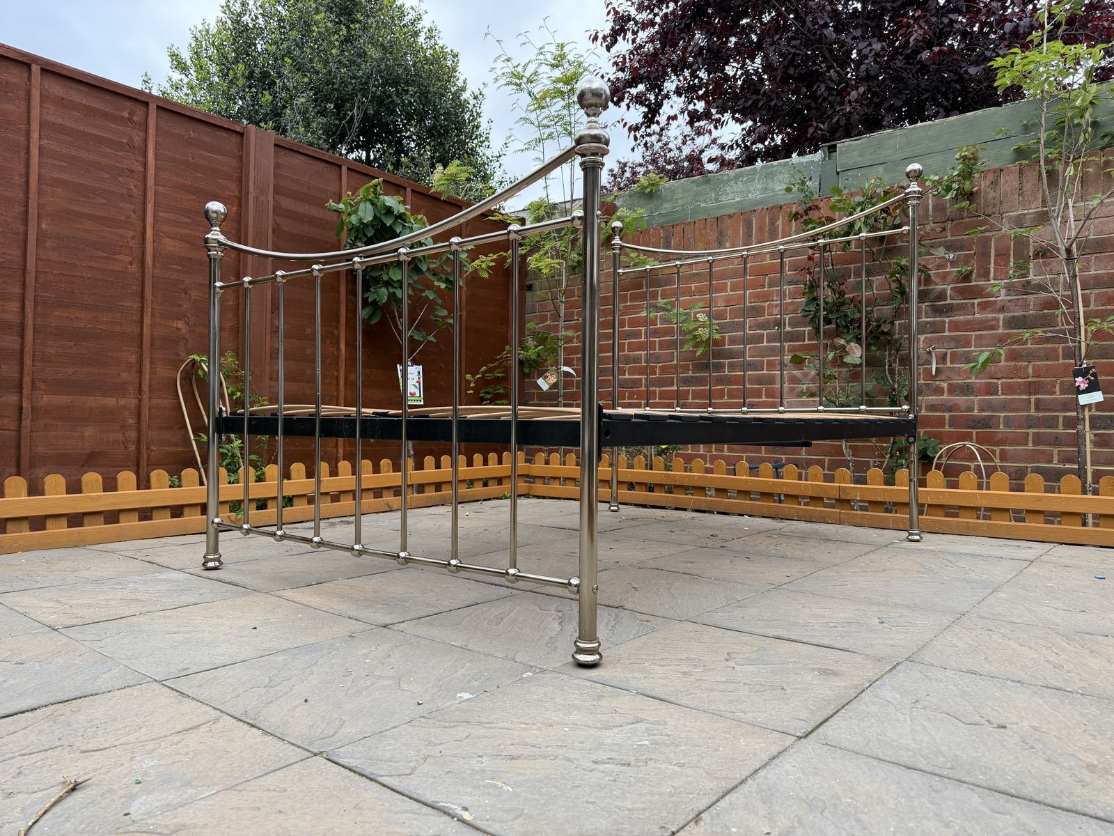 photo vinterior Elegant & Premium Quality “The Original Bed Co” Kendal Nickel Double Size Frame   Good Condition, Rrp £1,500