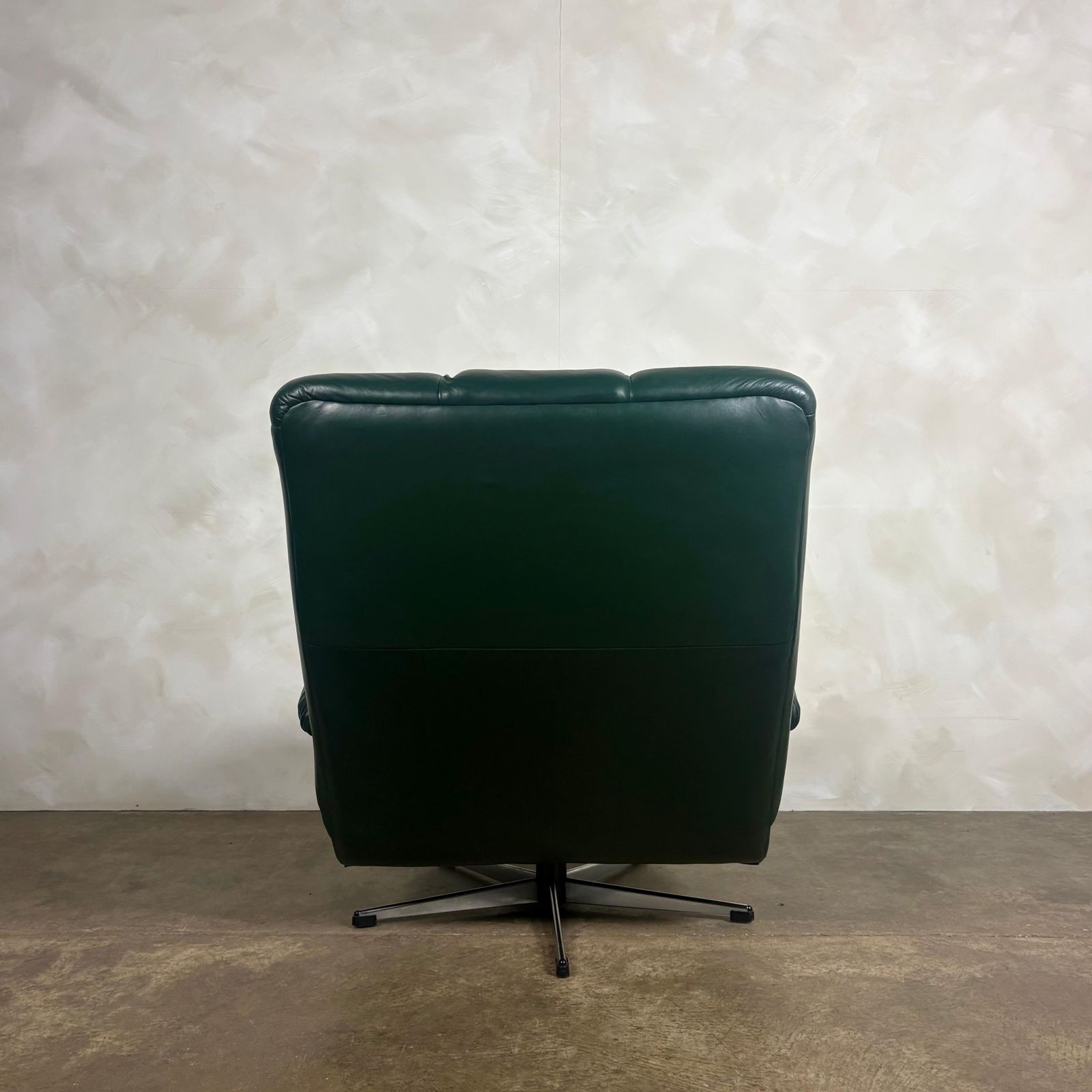 Tetrad Nucleus Green Leather Swivel Lounge Chair Mid Century Retro Mcm photo vinterior