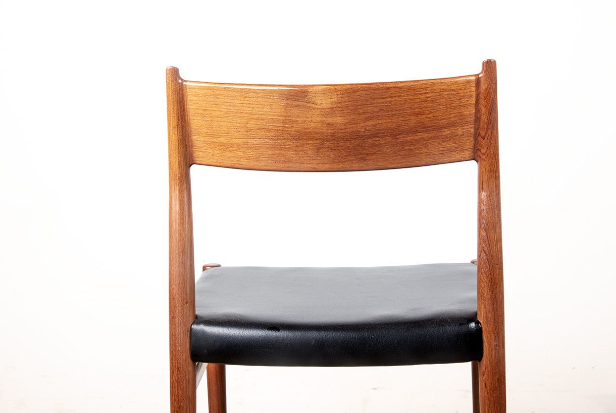 photo vintage Ensemble de 6 chaises danoises en teck et skaï, neuves, modèle 418, par Arne Vodder pour Sibast, 1960.