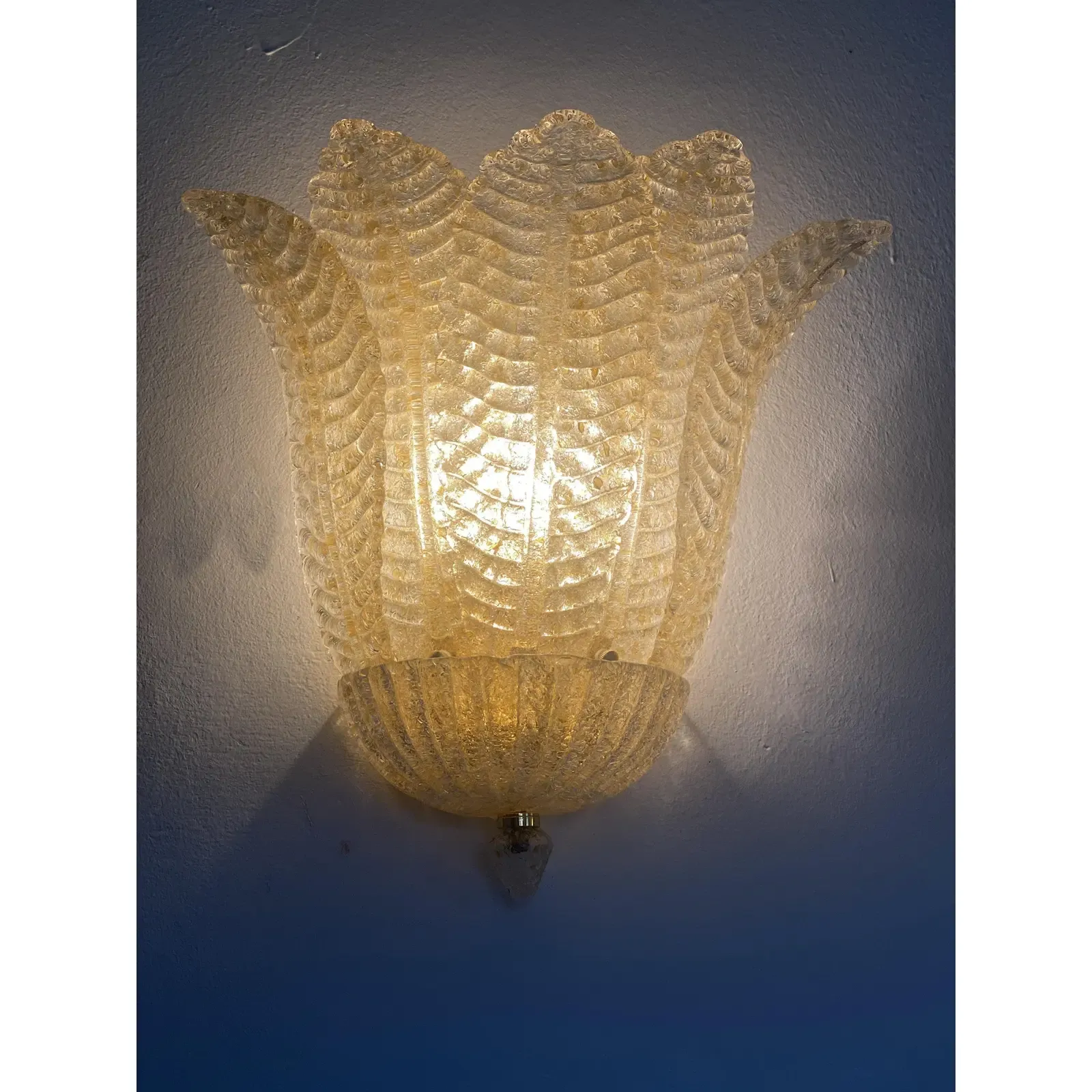 Set Of Four Venetian Gold Graniglia “Leaf” Murano Glass Wall Sconces. photo vinterior