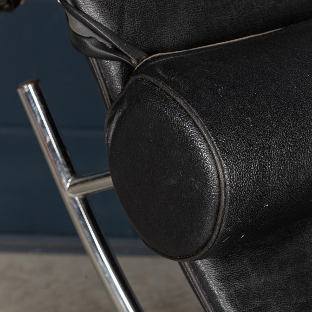 photo buy 20th Century Italian Black Leather Chaise Lounge After Le Corbusier C.1980
