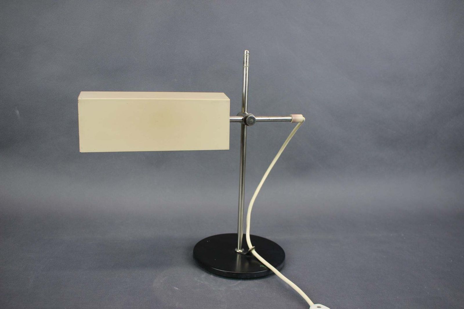 Lampe de table allemande minimaliste, style Bauhaus, années 1970 photo furniture