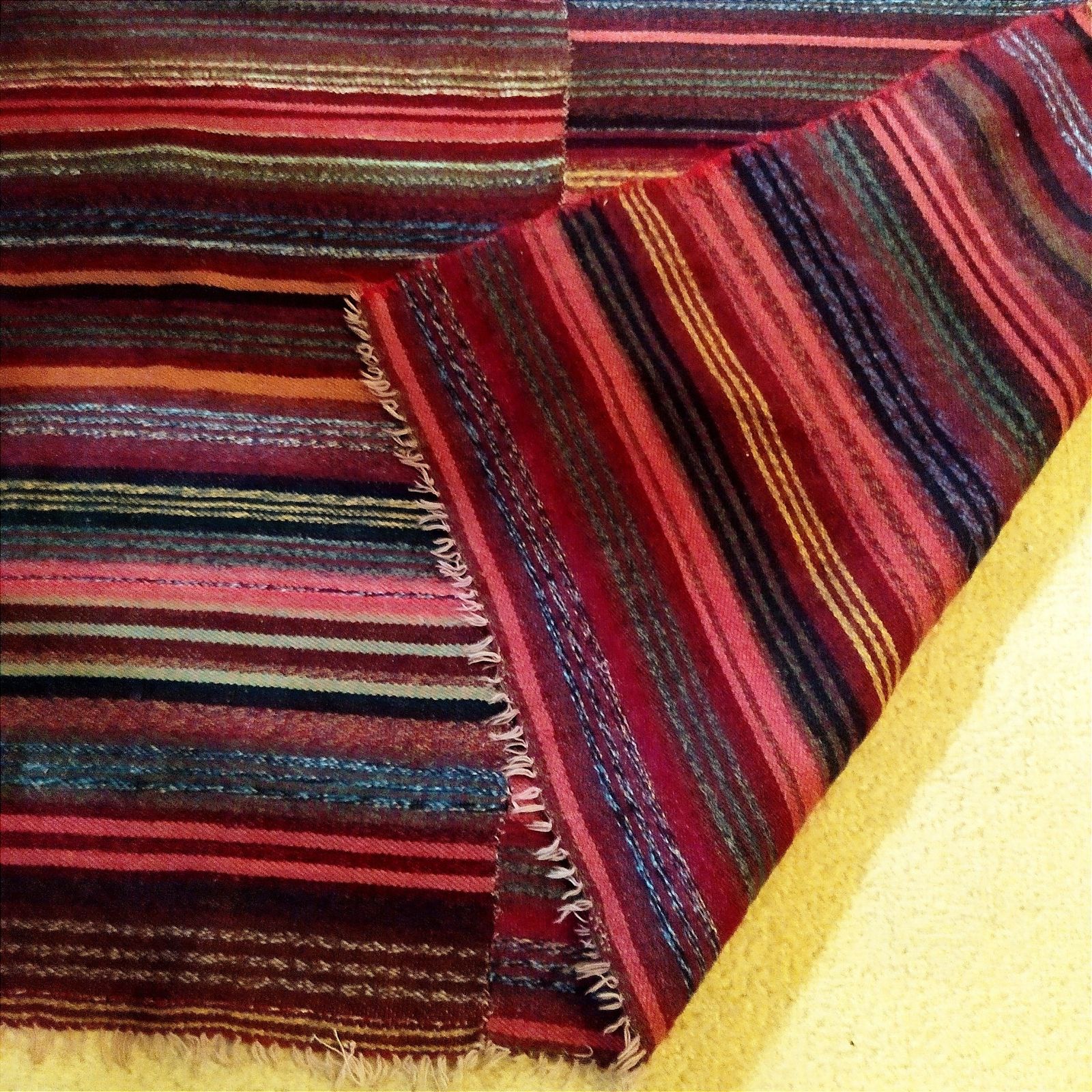 Mid Century traditioneel geweven loomkleed. photo for sale