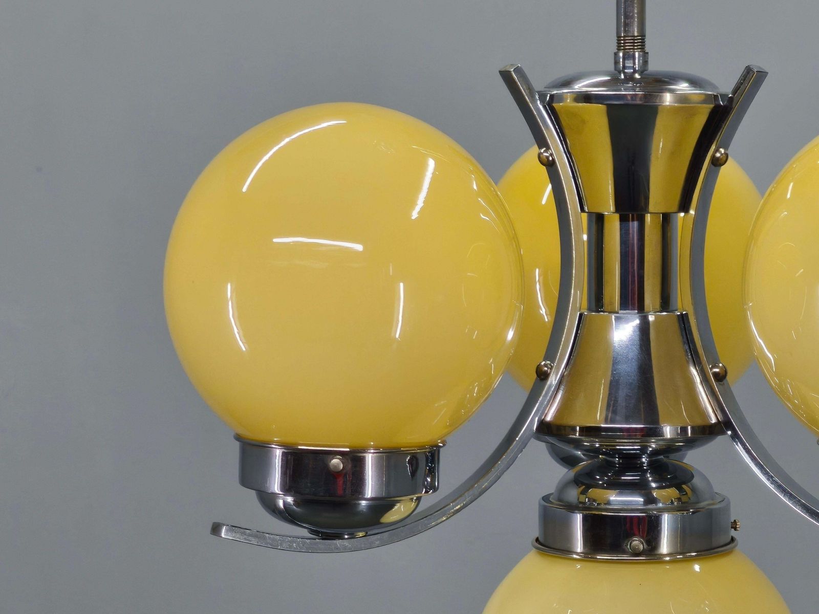 Lustre Art déco en chrome et verre opaline, Tchécoslovaquie photo Luminaires