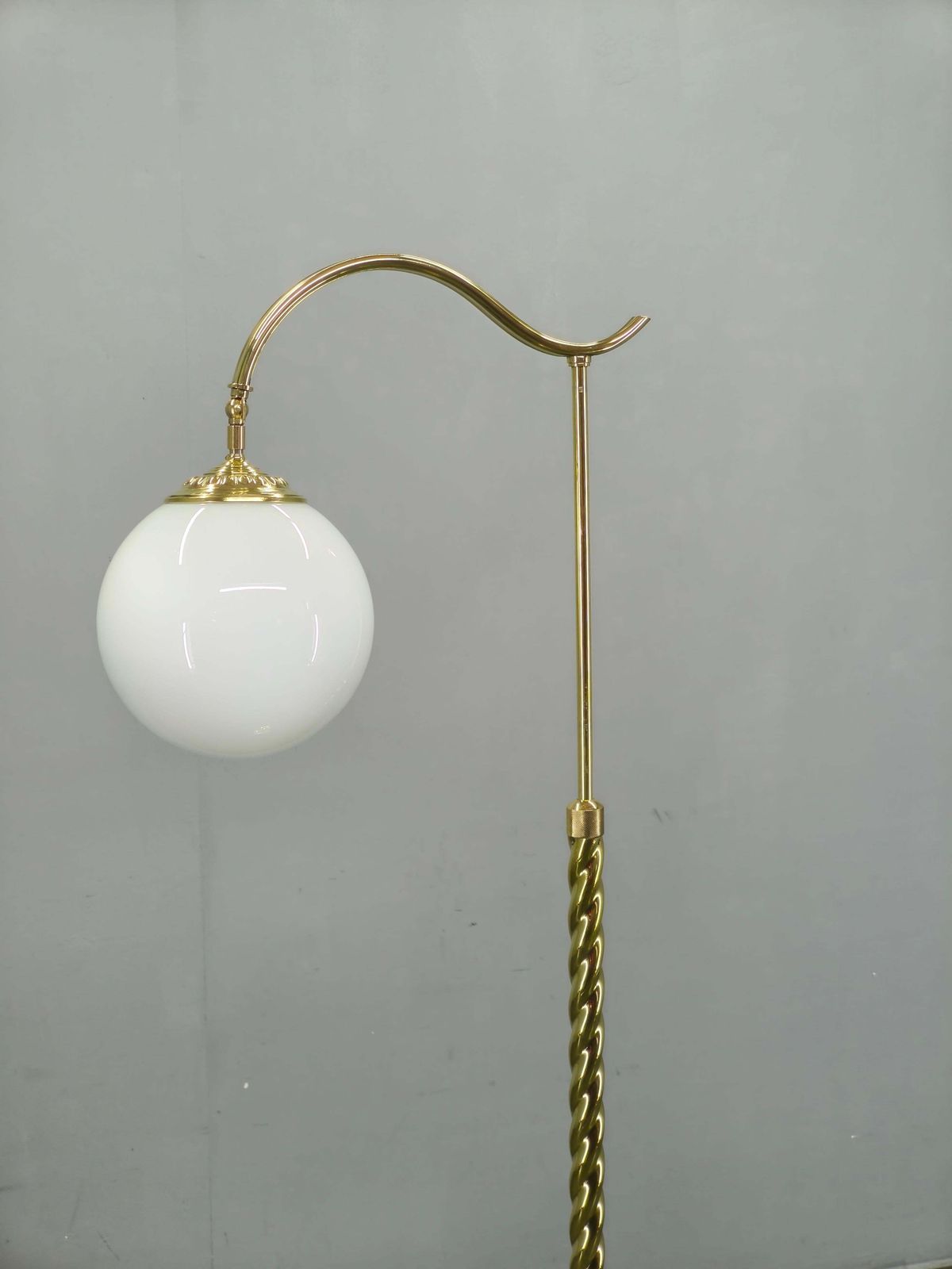 Italiaanse art deco messing vloerlamp met glazen bol, jaren 1930 photo Verlichting