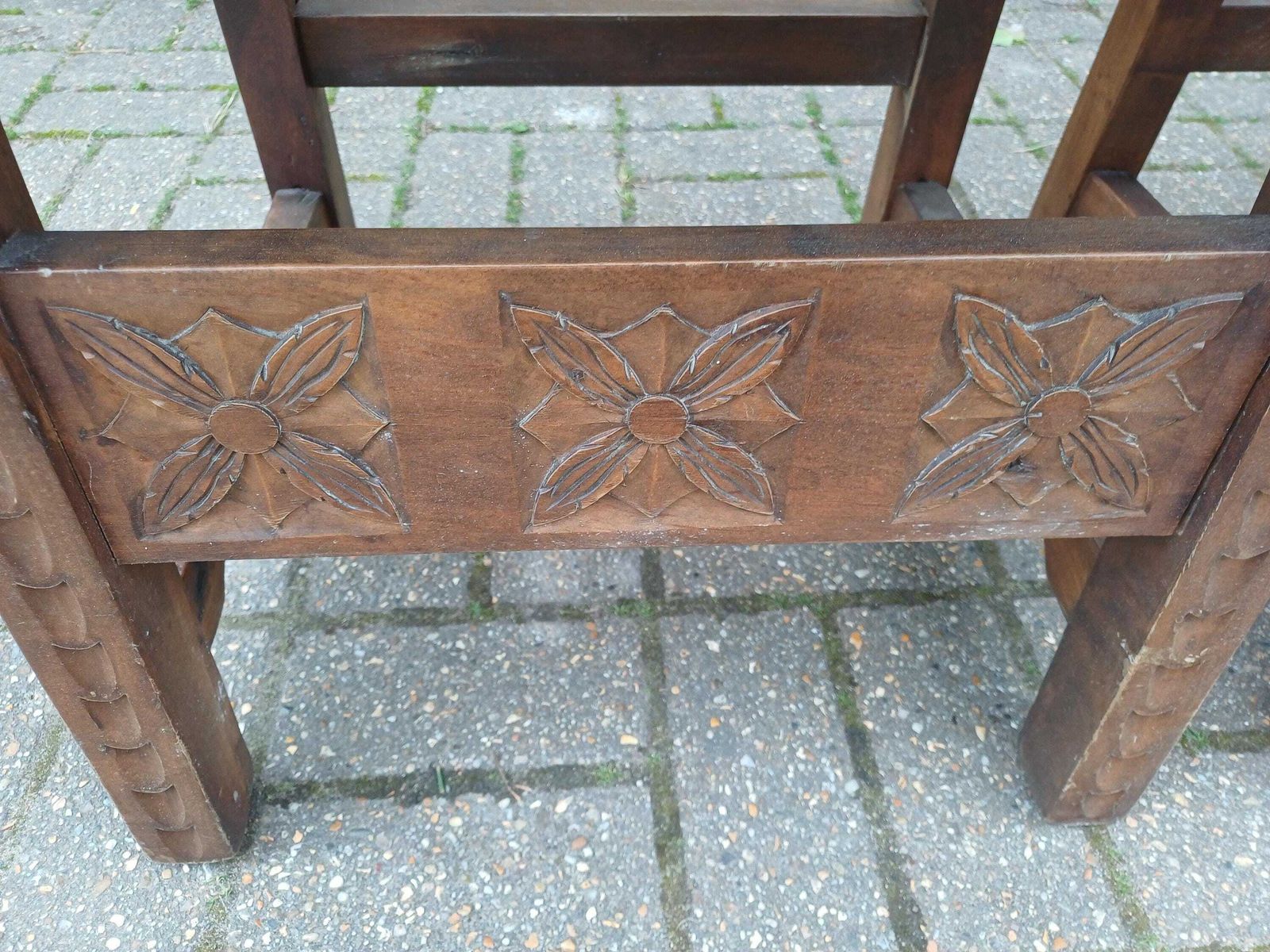 photo furniture Set Of 4 Vintage Spanish Style Oak And Leather Dining Chairs Carved Wood Studded Seats Rustic 1980s Kitchen Dining Chairs