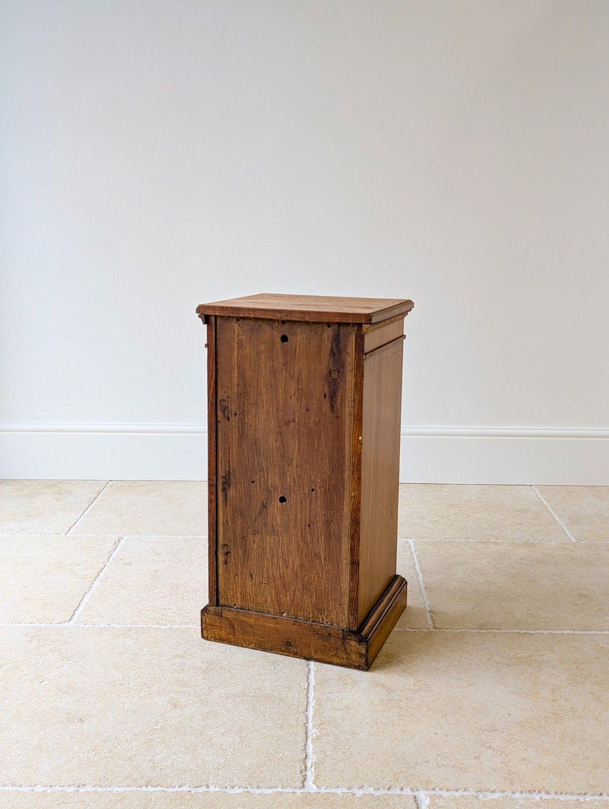 photo vintage Antique Victorian Oak Aesthetic Movement Bedside Cabinet C.1890